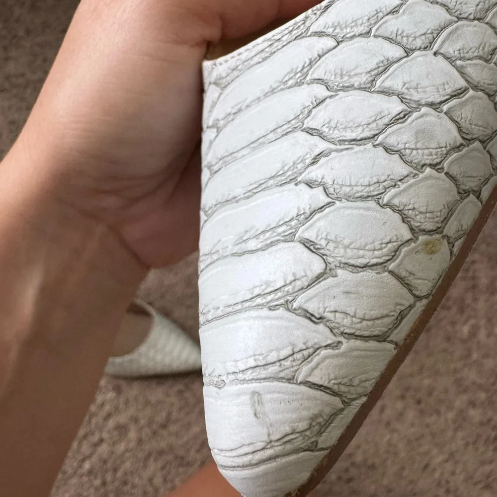 JustFab Women’s White Faux Snake Skin Pointed Toe High Heel Size 9